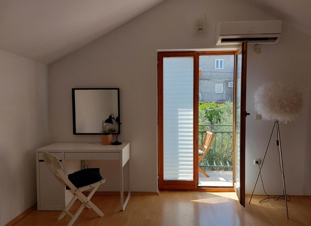 Apartments Natalia Supetar Exterior photo