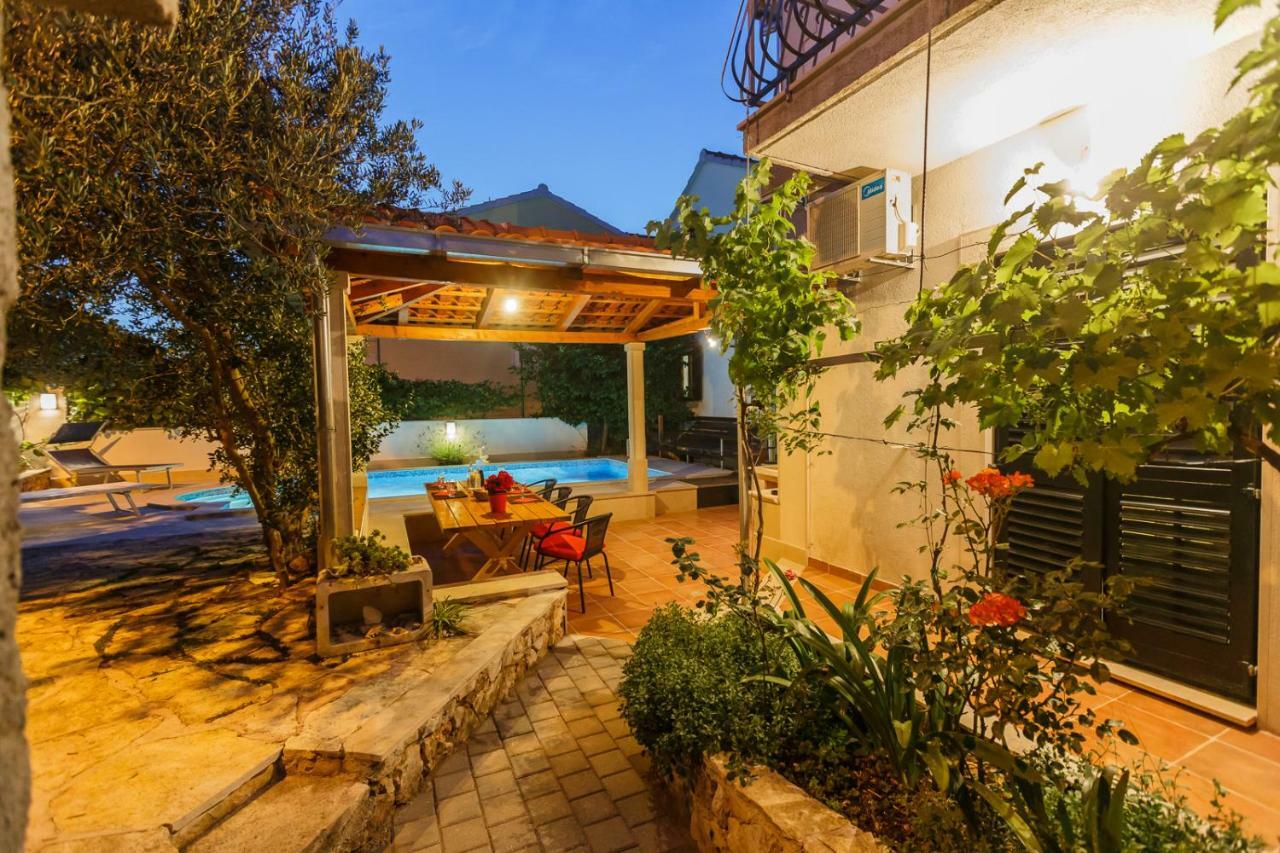 Apartments Natalia Supetar Exterior photo
