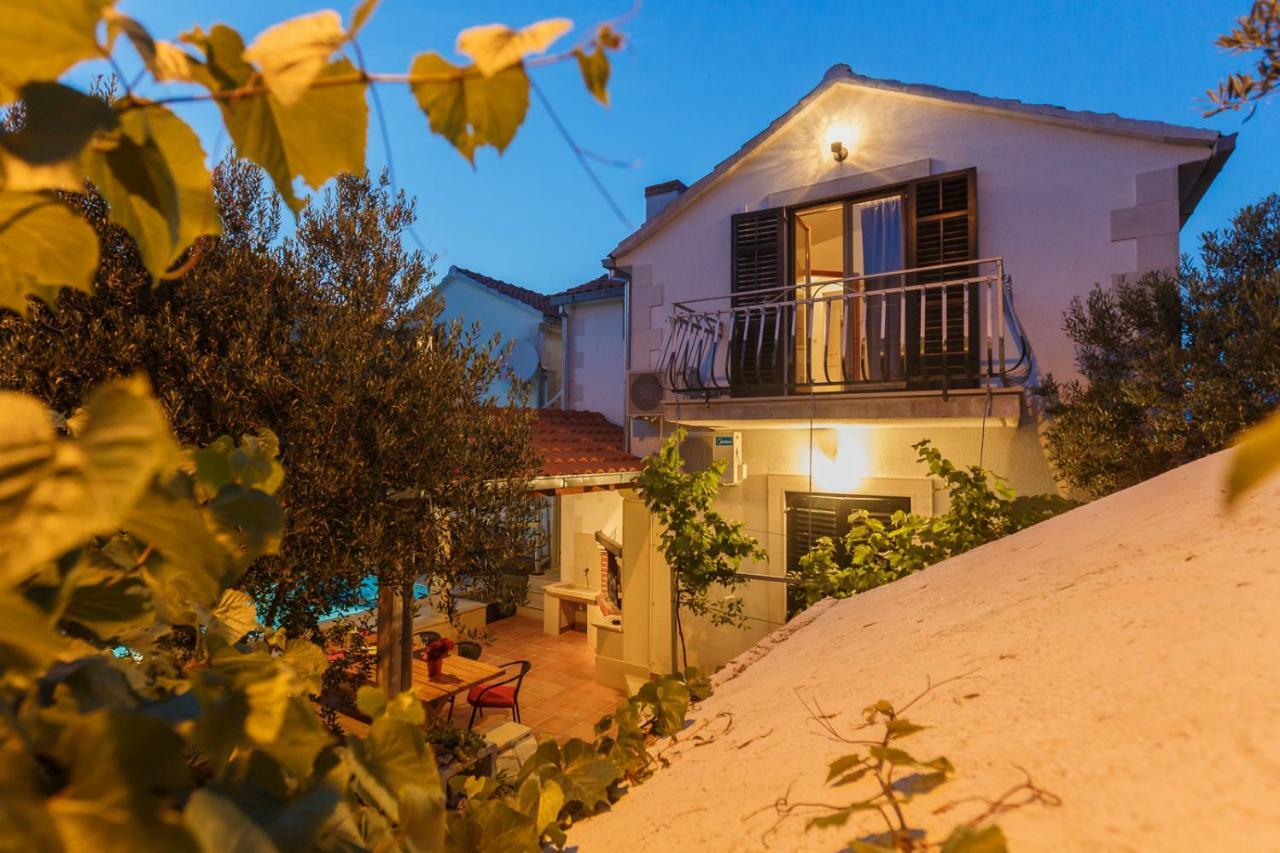 Apartments Natalia Supetar Exterior photo
