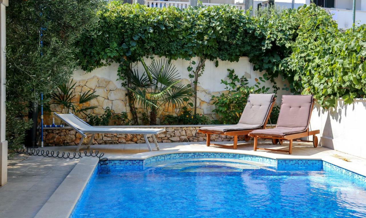 Apartments Natalia Supetar Exterior photo